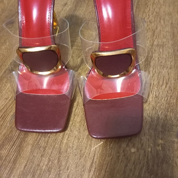 Shoes - Elegant Red and Gold Women's Heels